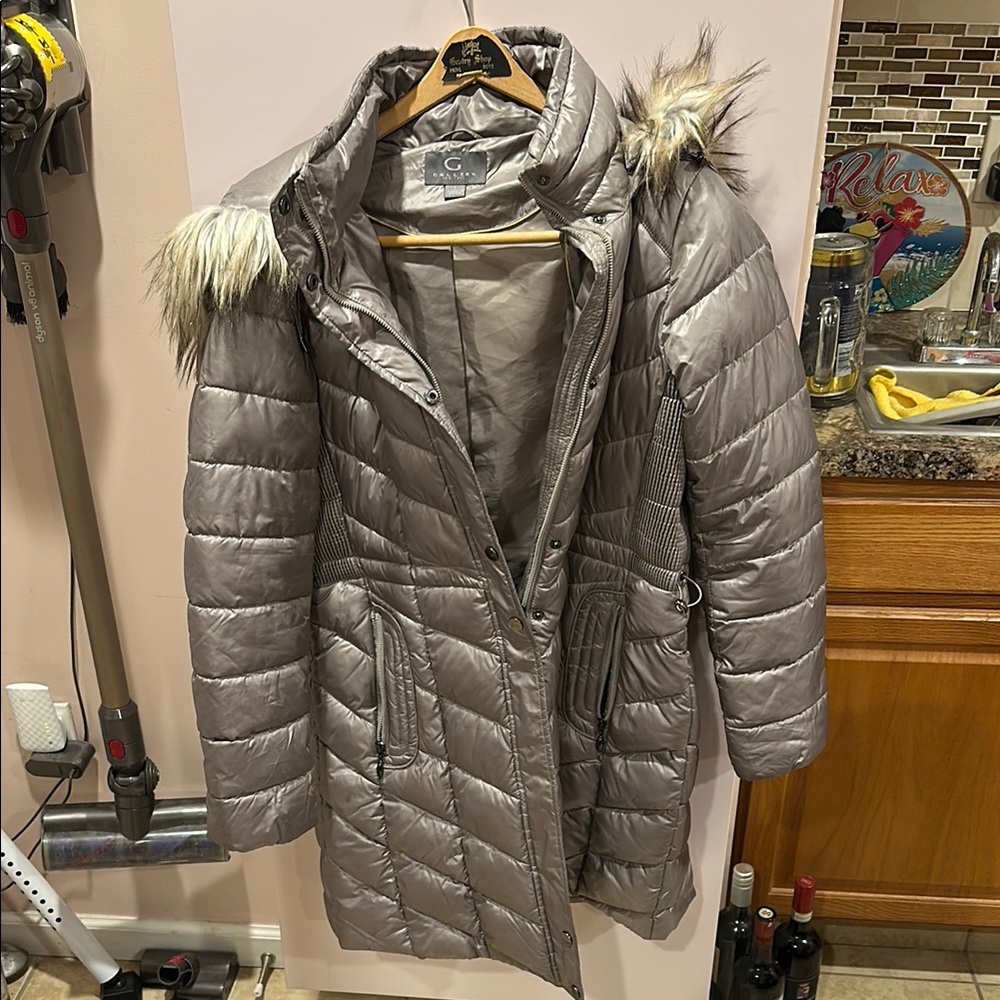 Gallery New York  Gray Puffer Jacket with Quilted Design and faux fur hood